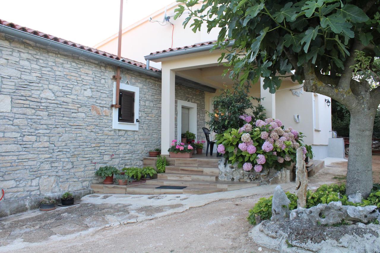 Haus Glavani Барбан Экстерьер фото